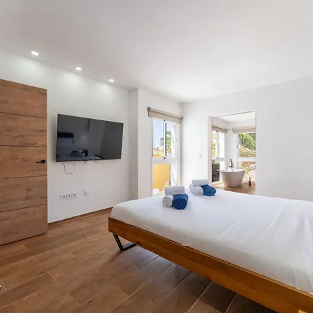 Villa With Stunning Views And A Solarium In Arona