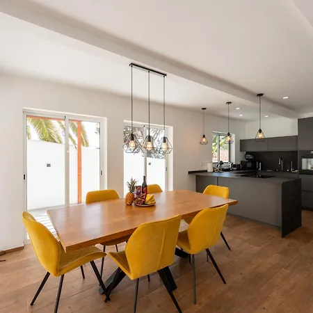 Villa With Stunning Views And A Solarium In Arona