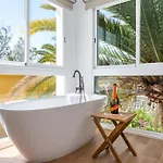 Gs Luxury With Stunning Views And A Solarium In アロナ